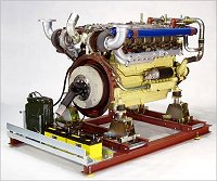 Universeller Motortr&auml;ger mit 12-Zylinder Dieselmotor